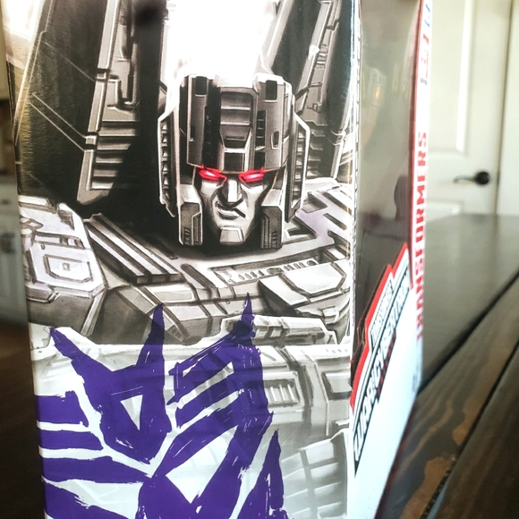 Transformers Generations War for Cybertron Series-Inspired Sparkless Seeker - Picture 2 of 4